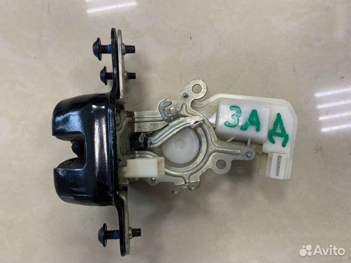 Замок багажника Jeep Cherokee KL ED6 2014