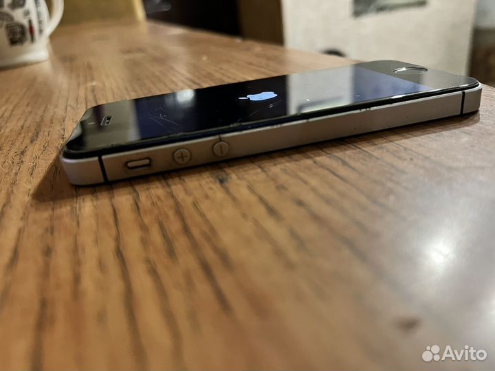 iPhone SE, 32 ГБ