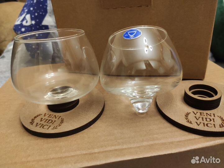 Бокалы на подставке