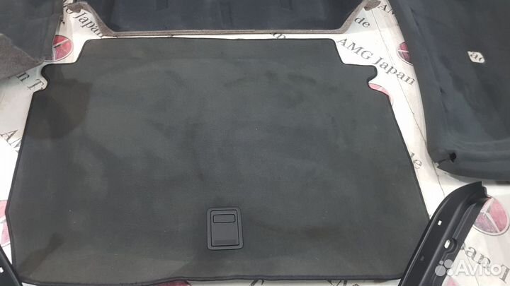 Обшивки багажника на Mercedes-Benz W220 S