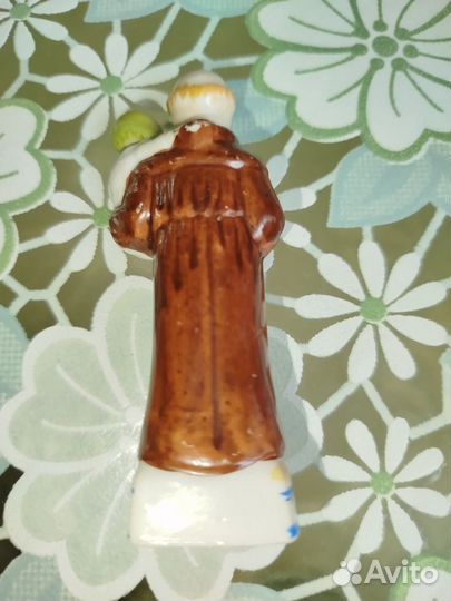 Статуэтка фарфор Япония Пастер падре с ребëнком