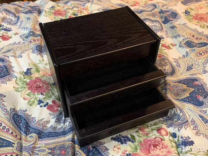 Шкатулка для ювелирных украшений