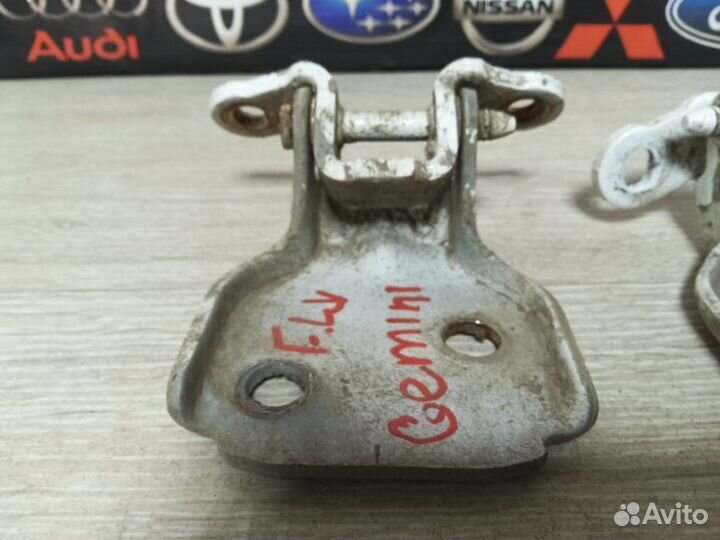 Петли двери передние левые Isuzu Gemini MJ4 D15B