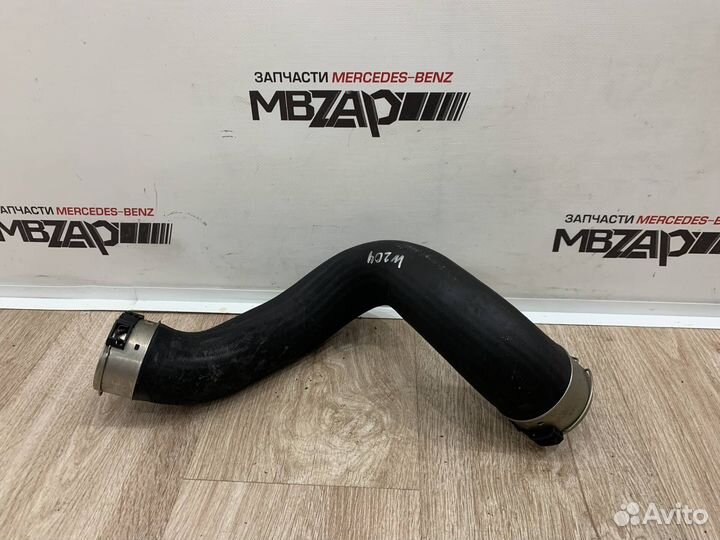 Патрубок интеркулера левый Mercedes w204 C 204