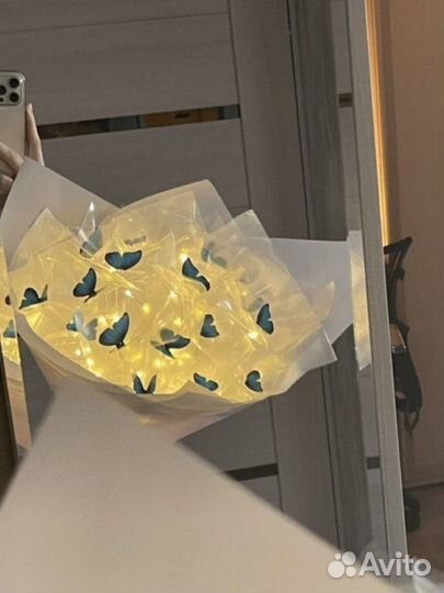 Букет из бабочек шикарный светящийся