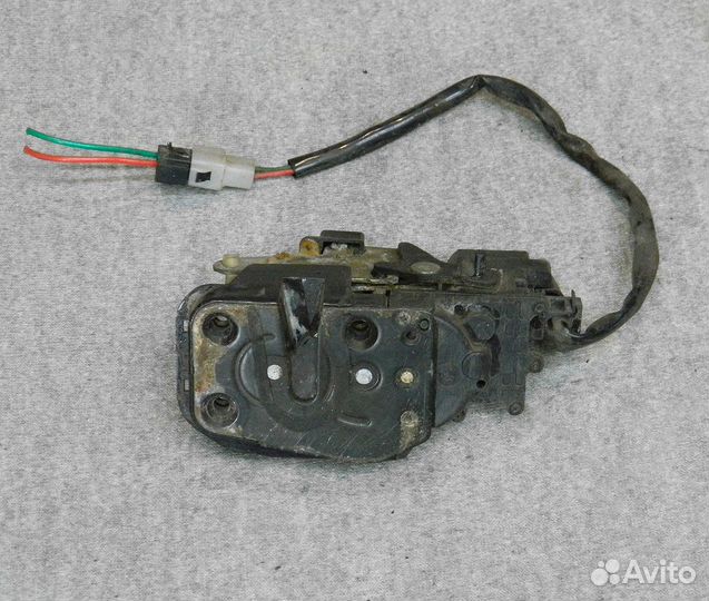 Замок двери задней левой Mazda 626 GE