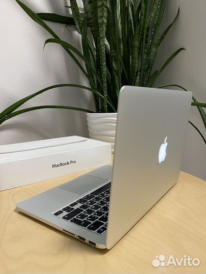 Apple MacBook Pro 13 i5/256gb ssd / 8gb ram