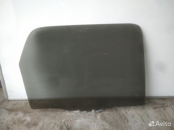 Стекло двери заднее правое Mazda Tribute джип 5