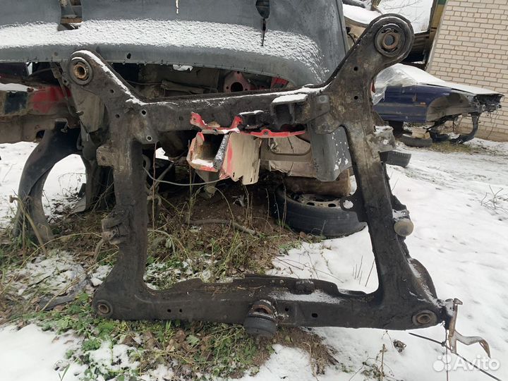 Подрамник Вольво 850