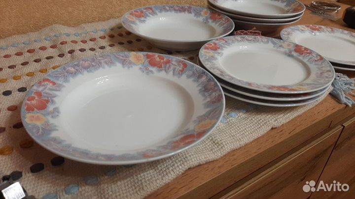 Фарфоровые тарелки