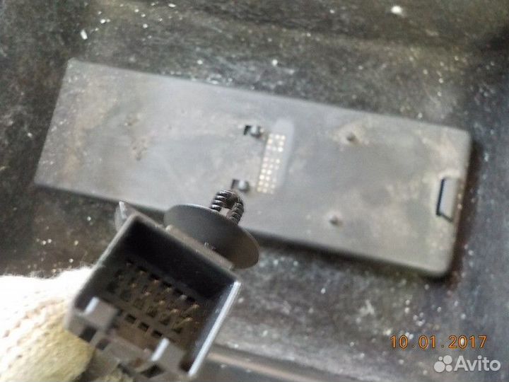 Отсек для телефона в центральную консоль Audi S8