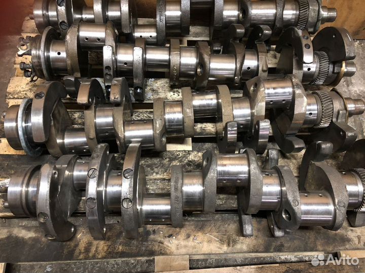 Вал коленчатый 238