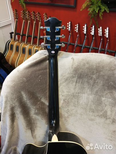 Акустическая гитара