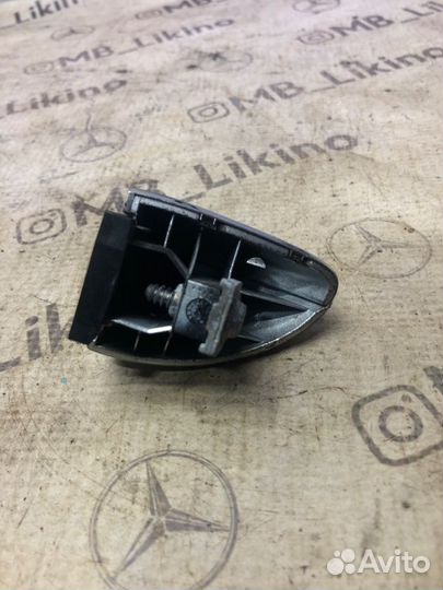 Уголок ручки двери задний правый Mercedes Ml W164