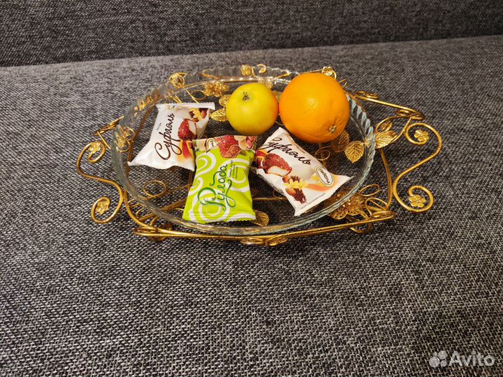 Блюдо на подставке для фруктов