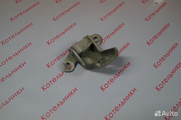 Nissan 82421-2F030 Петля двери L
