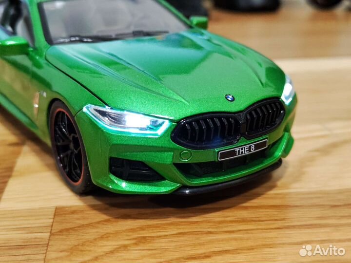 Металлическая машинка BMW M8 1:24/21см