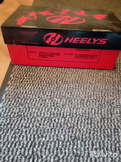 Кроссовки на роликах heelys