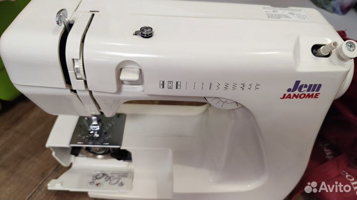 Швейная машинка janome