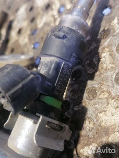 Рейка топливная (рампа) Nissan Tiida