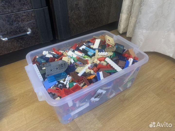 Коробка с Лего