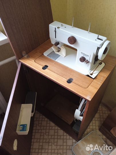 Швейная машинка Чайка 134