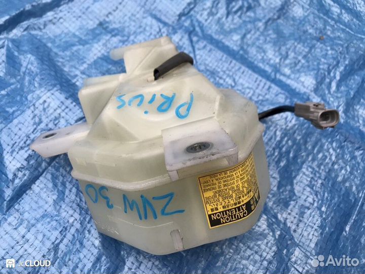 Бачок для тормозной жидкости на toyota prius ZVW30
