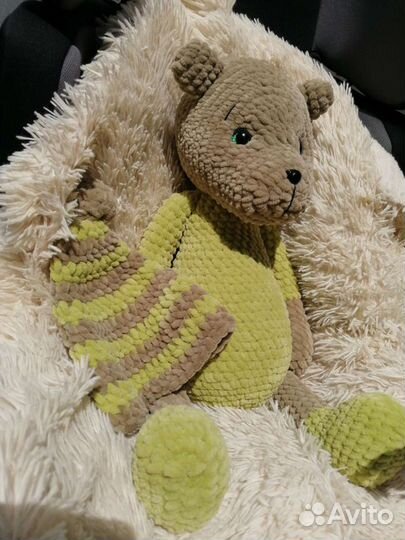 Вязаный мишка из плюшевой пряжи