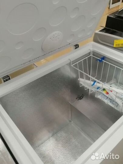 Холодильник маленький с глухой крышкой