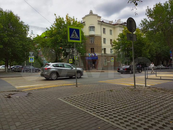 4-к. квартира, 85 м², 2/4 эт.