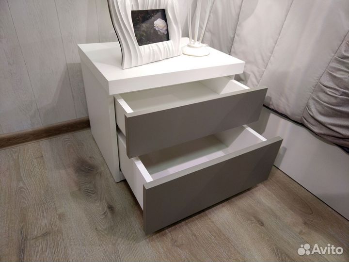 Тумба прикроватная