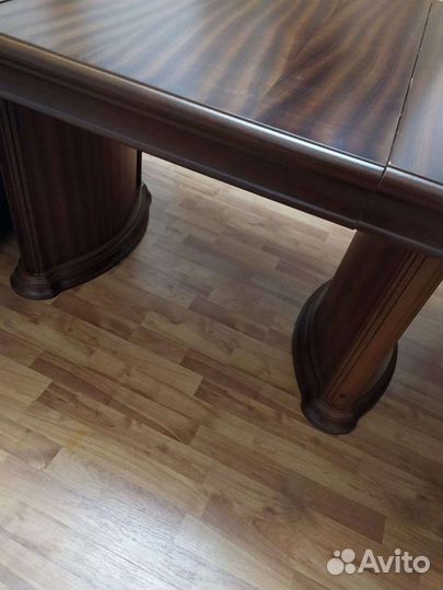 Продается стол со стульями