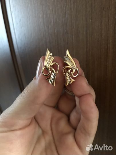Золотые серьги