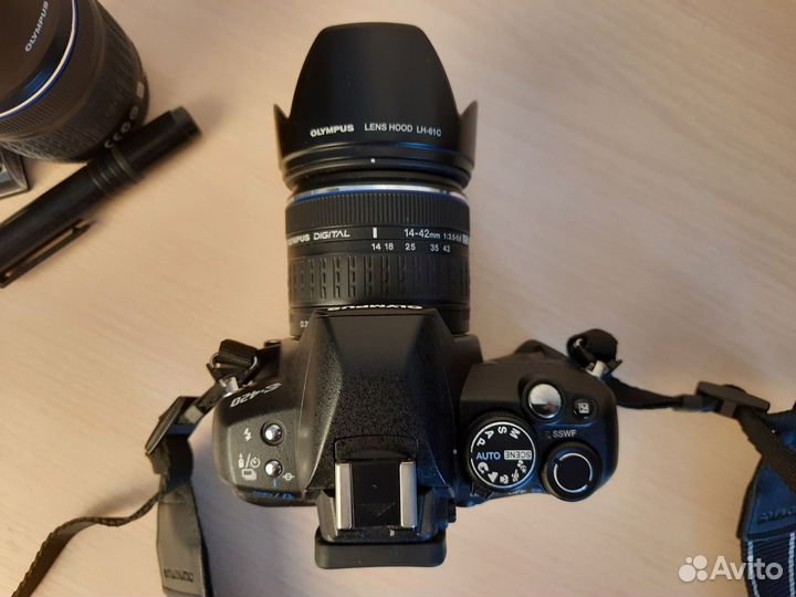 Зеркалка Olympus e420 + два объектива