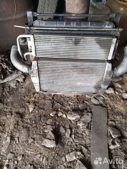 Коробка иРадиатор на ЗИЛ бычок