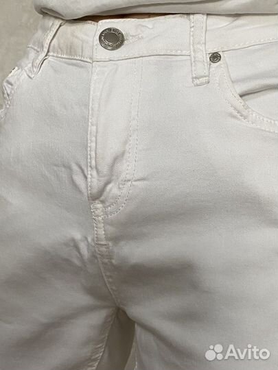 Белые джинсы