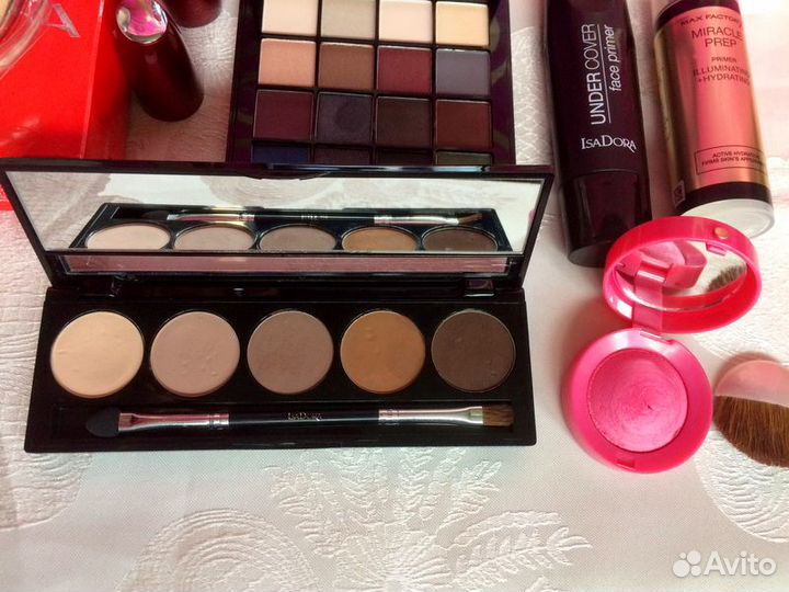 Косметика IsaDora, Pupa, NYX, Bourjois, Max Factor