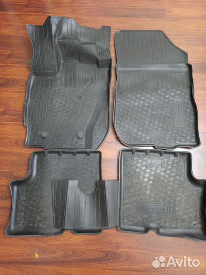 Автомобильные коврики резиновые duster