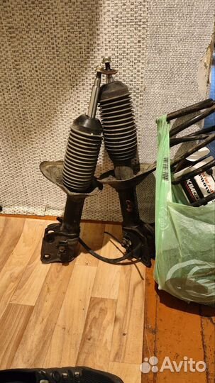 Передние стойки Субару