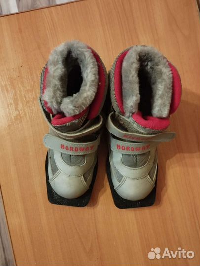 Лыжные ботинки