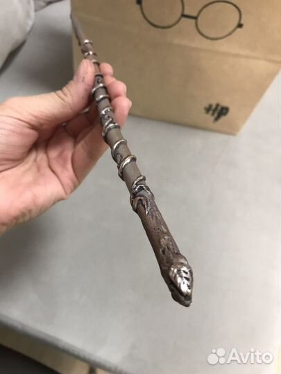 Волшебная палочка Гарри Поттера или Гермионы