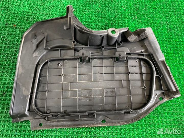 Крышка двигателя декоративная лев. Infiniti Fx45