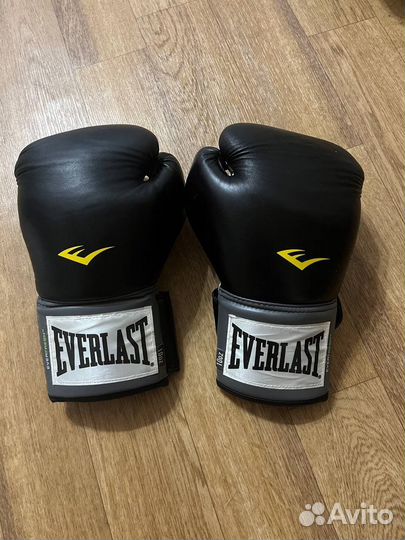 Боксерские перчатки everlast