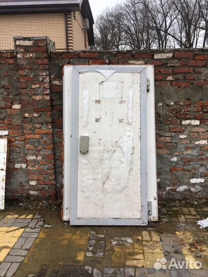 Дверь для холодильной камеры