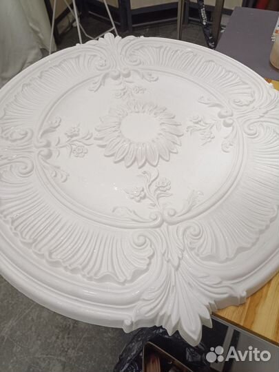 Гипсовая розетка (лепнина)