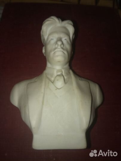Бюст Маяковский (фарфор) 7 на 5 см