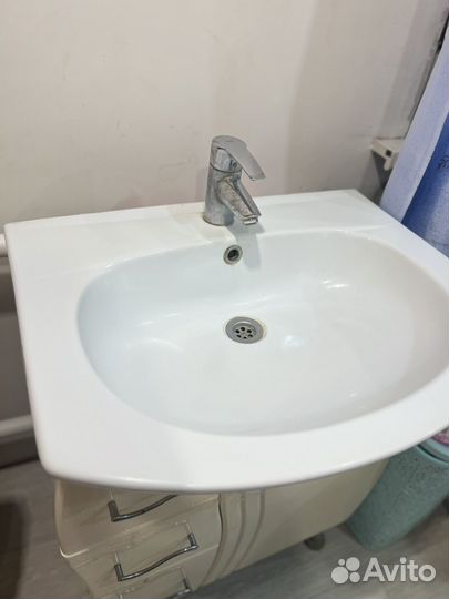 Тумба для ванной с раковиной,краном и шкаф-зеркало