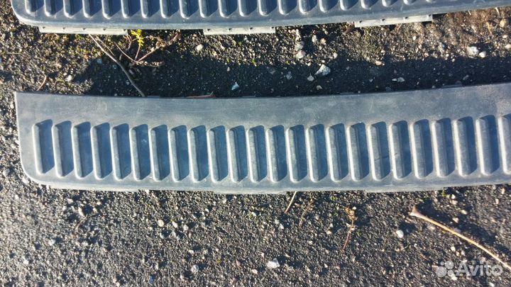 Range Rover Sport 2005-2012 накладка DOE000021XXX