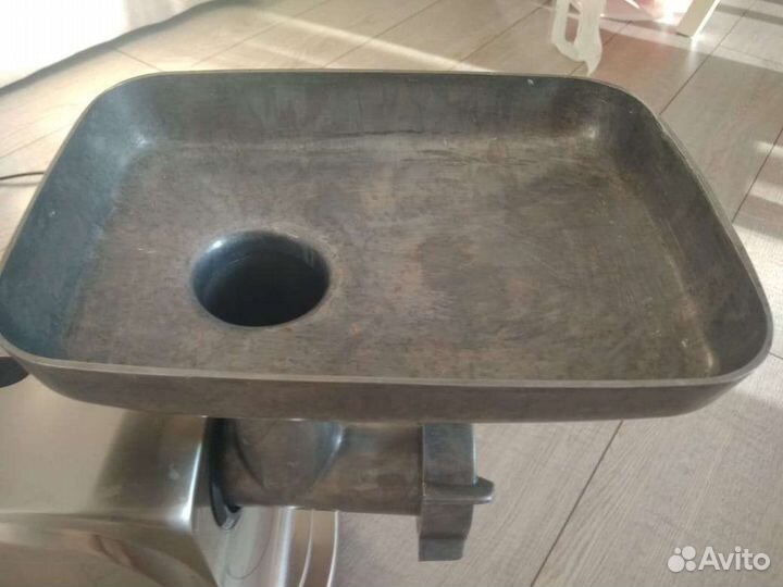 Мясорубка электрическая Leran