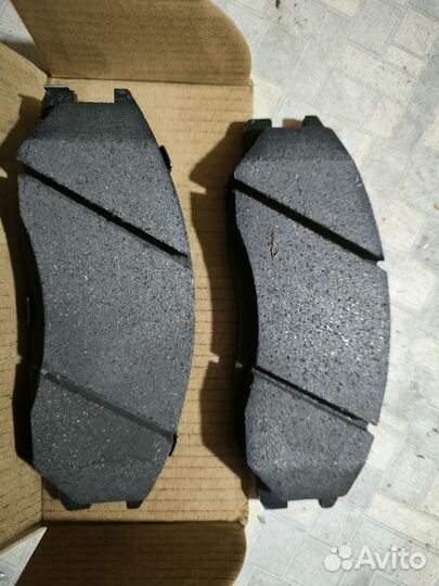 Колодки тормозные передние комплект
